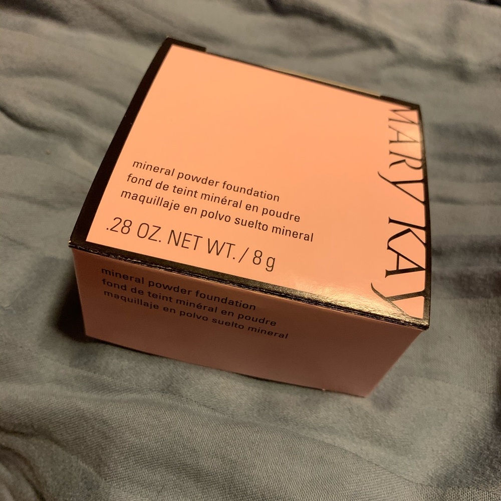 Mary Kay mineral Foundation BNIB bronze 1